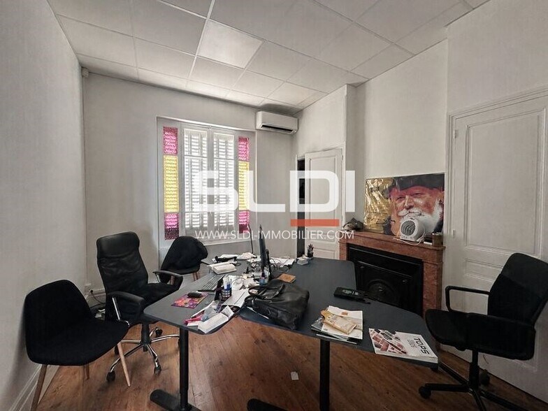 Retail in Villeurbanne to rent - Interior Photo - Image 2 of 7