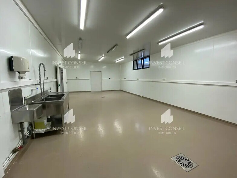 Light Industrial in Ennery to rent - Interior Photo - Image 3 of 6