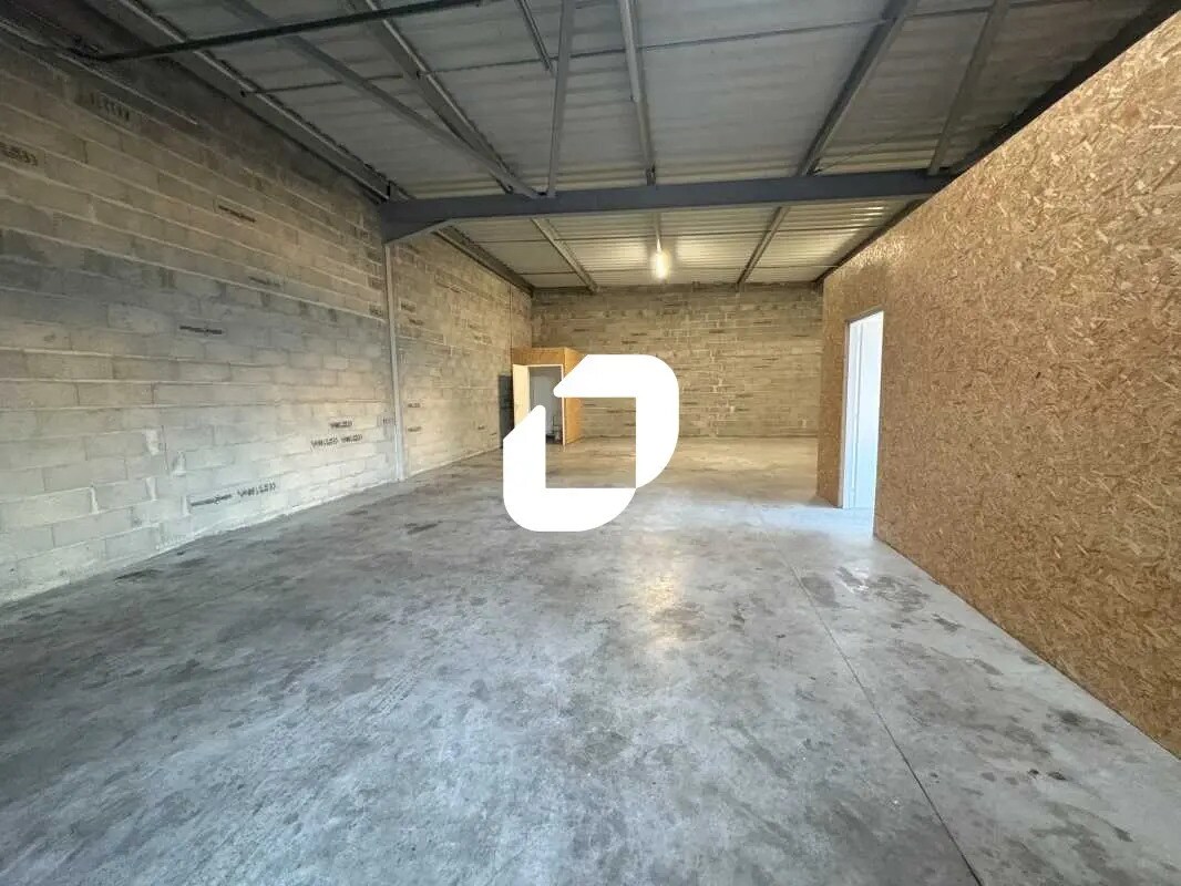 Office in Carbon-Blanc to rent Interior Photo- Image 1 of 7