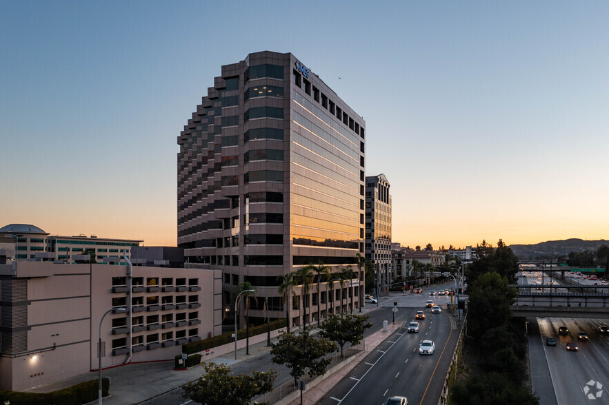 300 N Lake Ave, Pasadena, CA for rent - Building Photo - Image 3 of 11