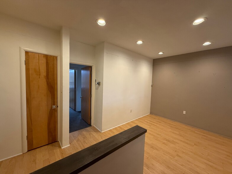 227 E Palace Ave, Santa Fe, NM for sale - Interior Photo - Image 3 of 9