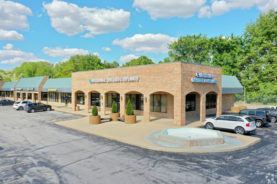 217-219 E Center Dr, Alton, IL for rent - Building Photo - Image 1 of 6