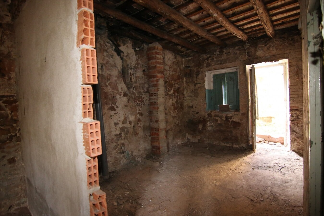 Cardona, BAR 08261 - Unit Pt02 -  - Interior Photo - Image 2 of 4