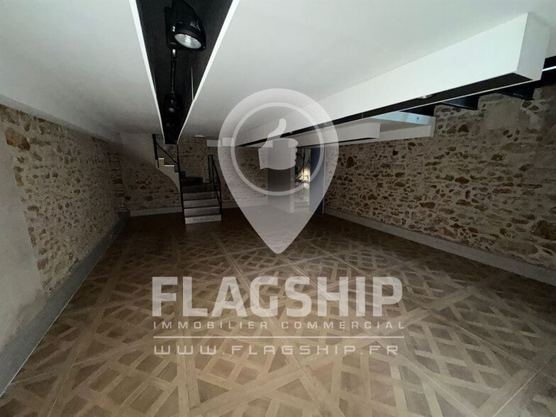 Retail in Paris to rent - Interior Photo - Image 3 of 7