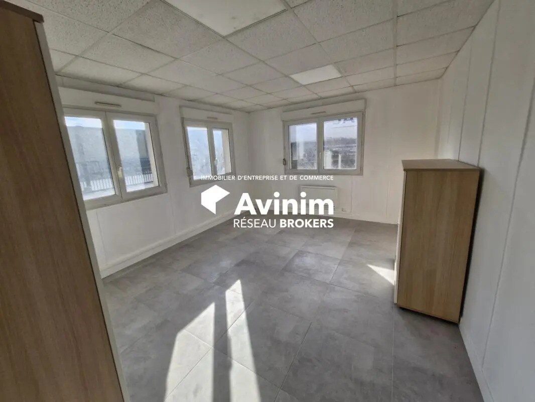Office in Mitry-Mory to rent Interior Photo- Image 1 of 4