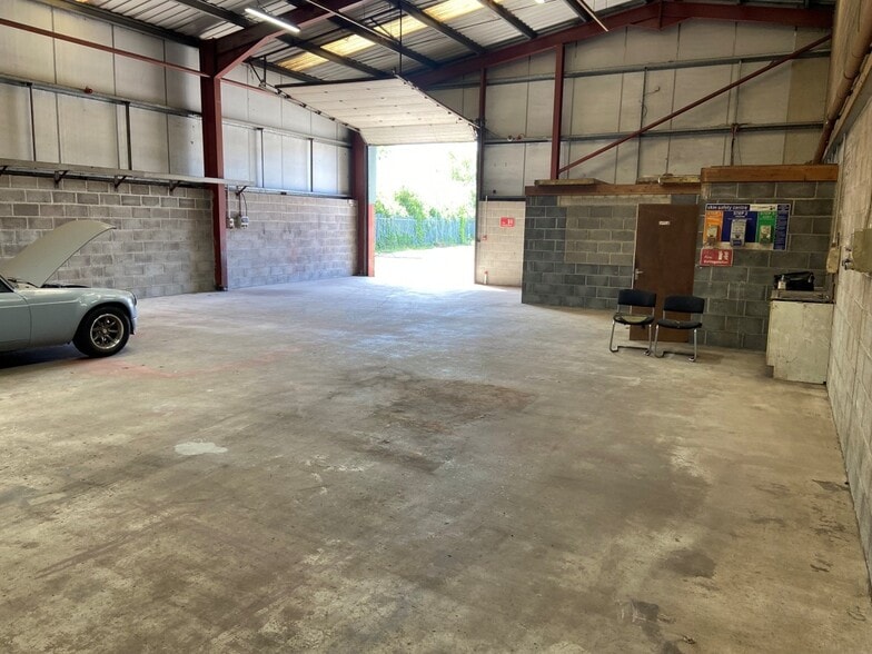 Factory Ln, Mark to rent - Interior Photo - Image 3 of 3