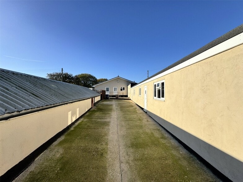 Claverhambury Rd, Waltham Abbey for sale - Building Photo - Image 3 of 10