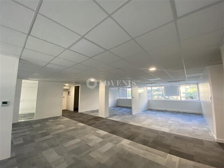 35 Rue Camille Desmoulins, Issy-les-Moulineaux to rent - Interior Photo - Image 2 of 7