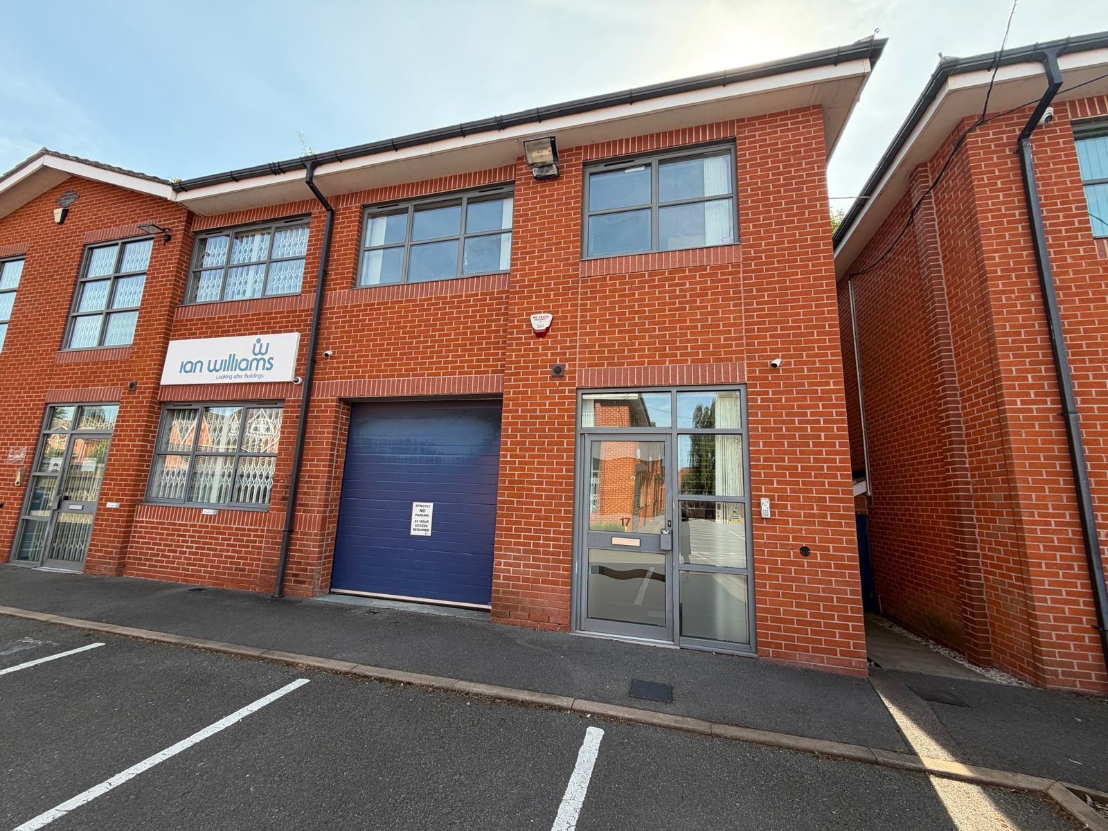 Park Ln, Nottingham to rent Building Photo- Image 1 of 10
