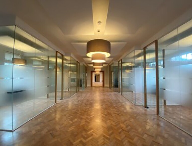 250-250A Kings Rd, London for rent - Interior Photo - Image 2 of 3