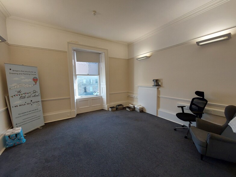 12 Alloway Pl, Ayr to rent - Building Photo - Image 3 of 7
