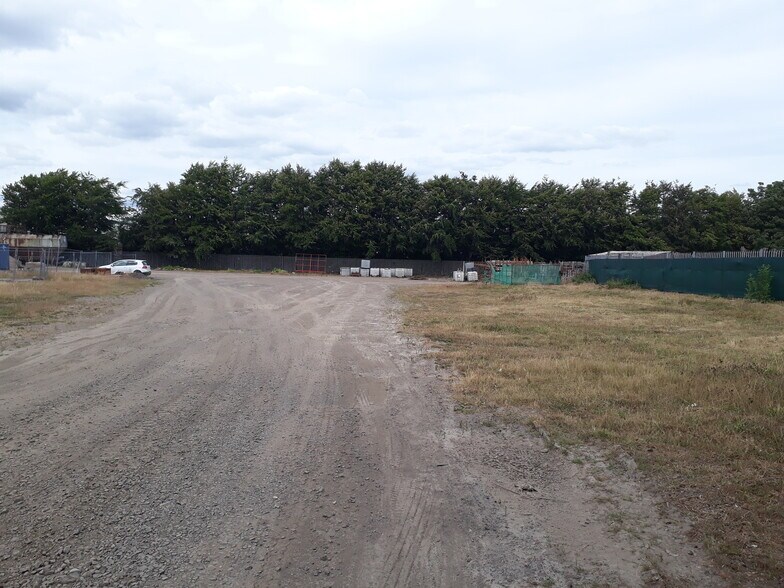 Balunie Dr, Dundee to rent - Building Photo - Image 2 of 3