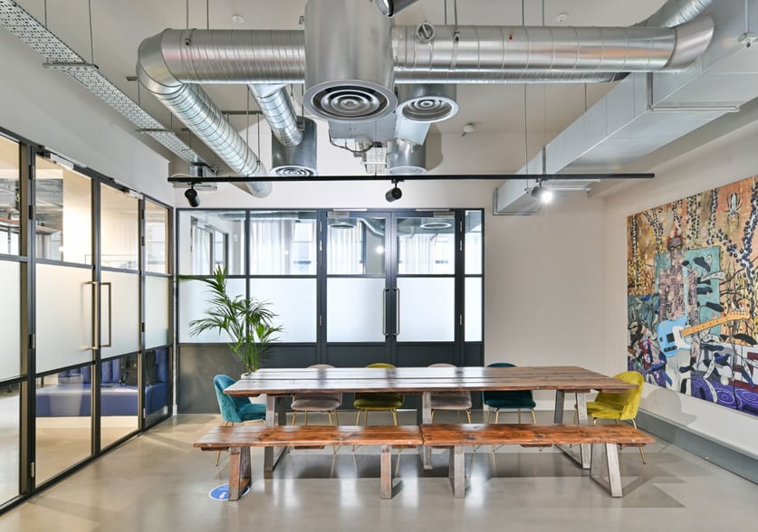 28-36 Headfort Pl, London to rent - Interior Photo - Image 2 of 7