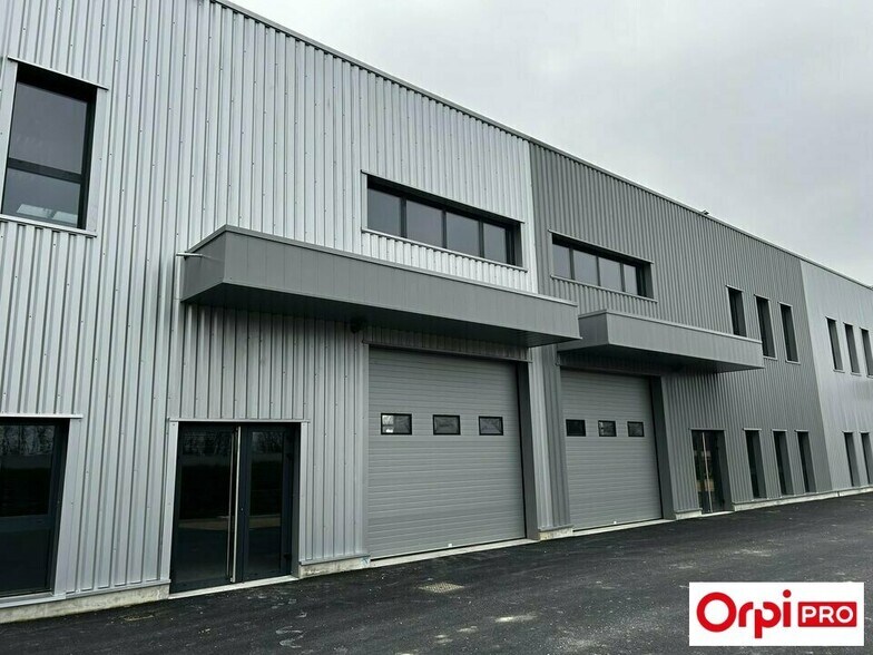 Light Industrial in Bourgoin-Jallieu for sale - Building Photo - Image 1 of 7