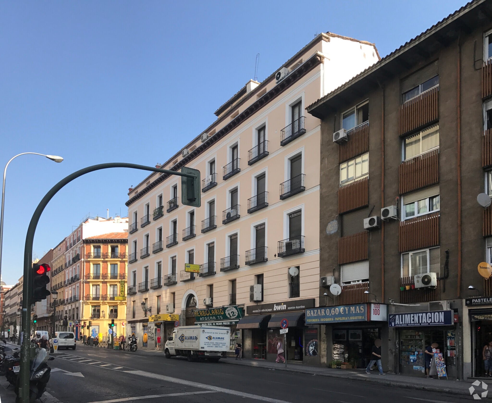 Retail in Madrid, Madrid to rent Primary Photo- Image 1 of 2