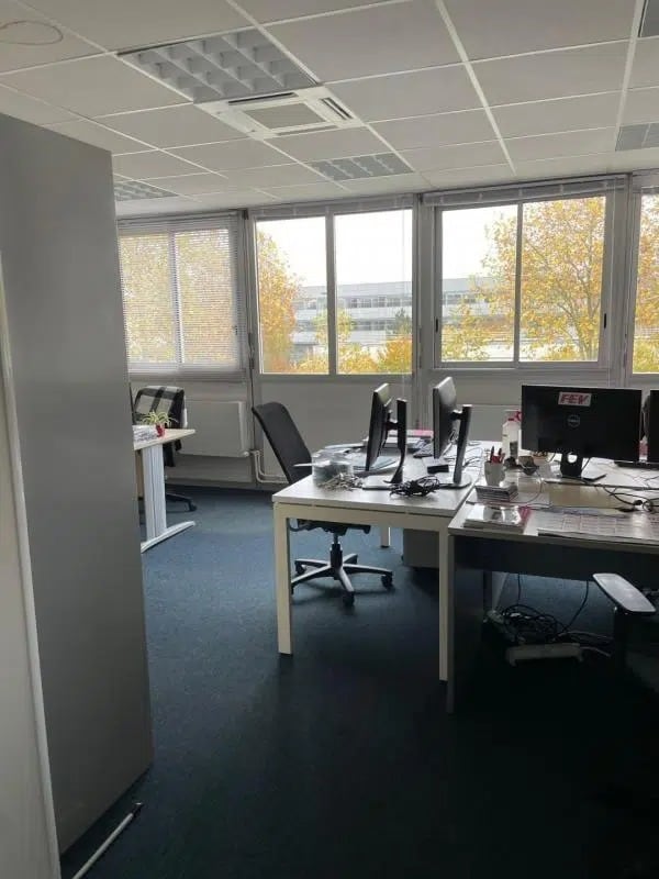 Light Industrial in Trappes for sale Interior Photo- Image 1 of 19