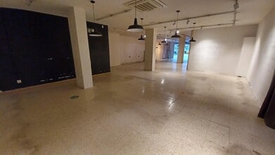 Retail in Barcelona, Barcelona to rent Interior Photo- Image 2 of 8