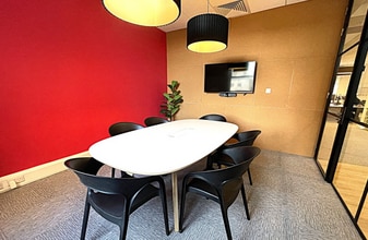 130 Queens Rd, Brighton to rent Interior Photo- Image 1 of 3