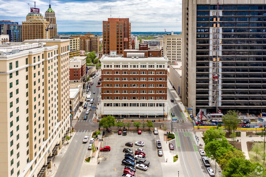 110 E Houston St, San Antonio, TX for rent - Aerial - Image 3 of 7