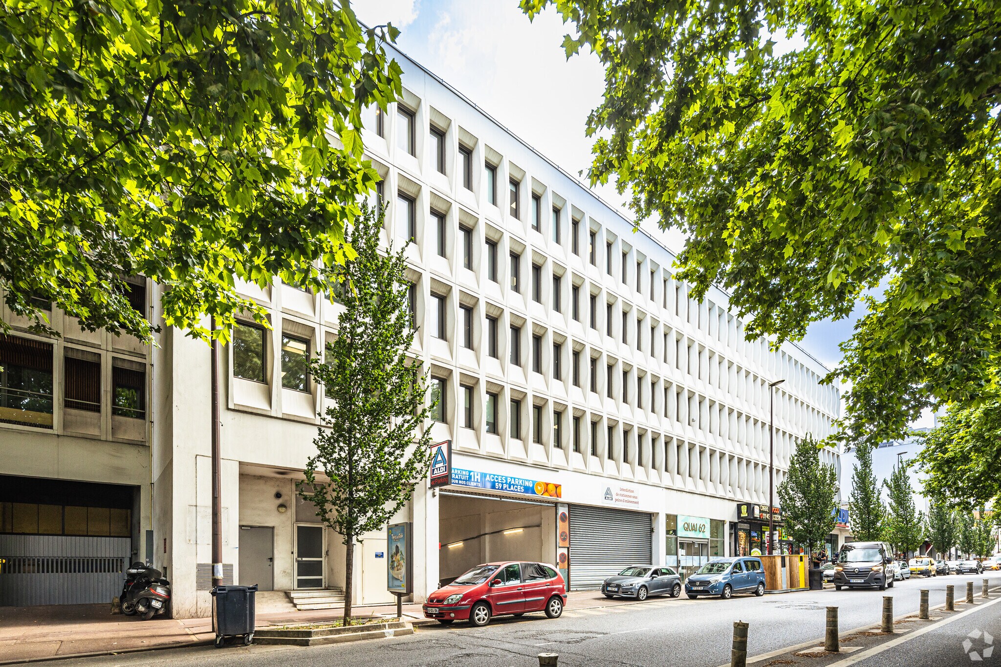 Co-working Space in Charenton-le-Pont to rent Building Photo- Image 1 of 2