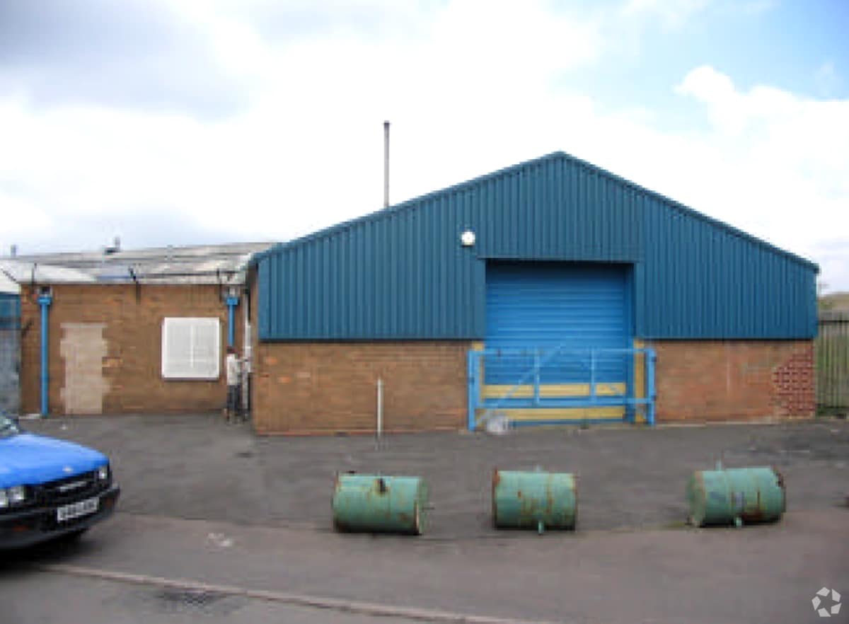Birmingham New Rd, Tipton to rent Building Photo- Image 1 of 2