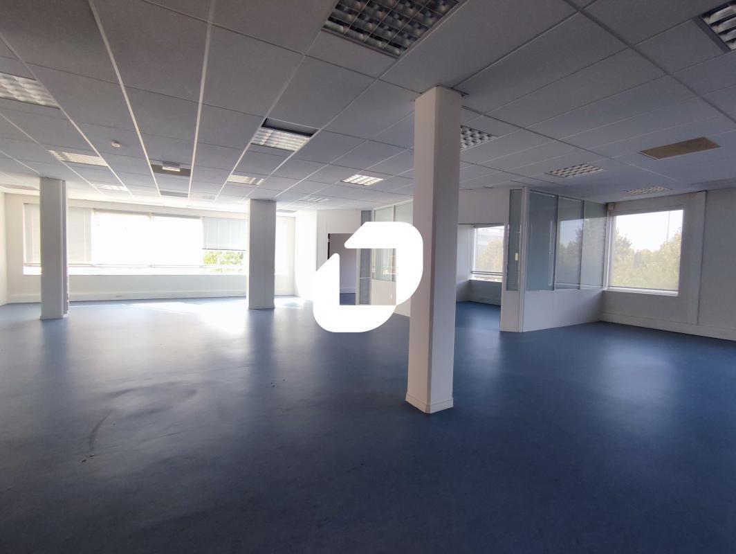 Office in Dammarie-les-Lys to rent Interior Photo- Image 1 of 14