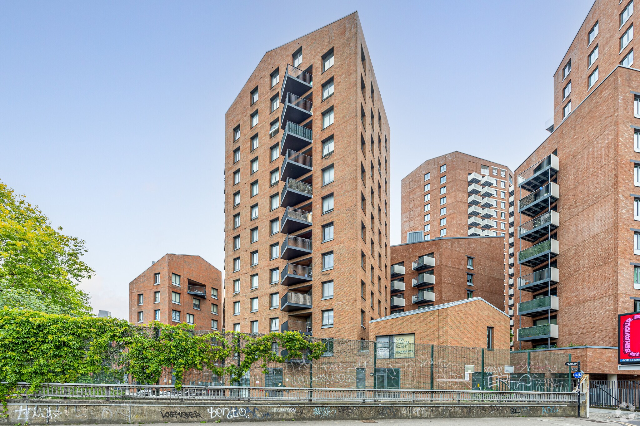 18 Gillender St, London for sale Primary Photo- Image 1 of 5