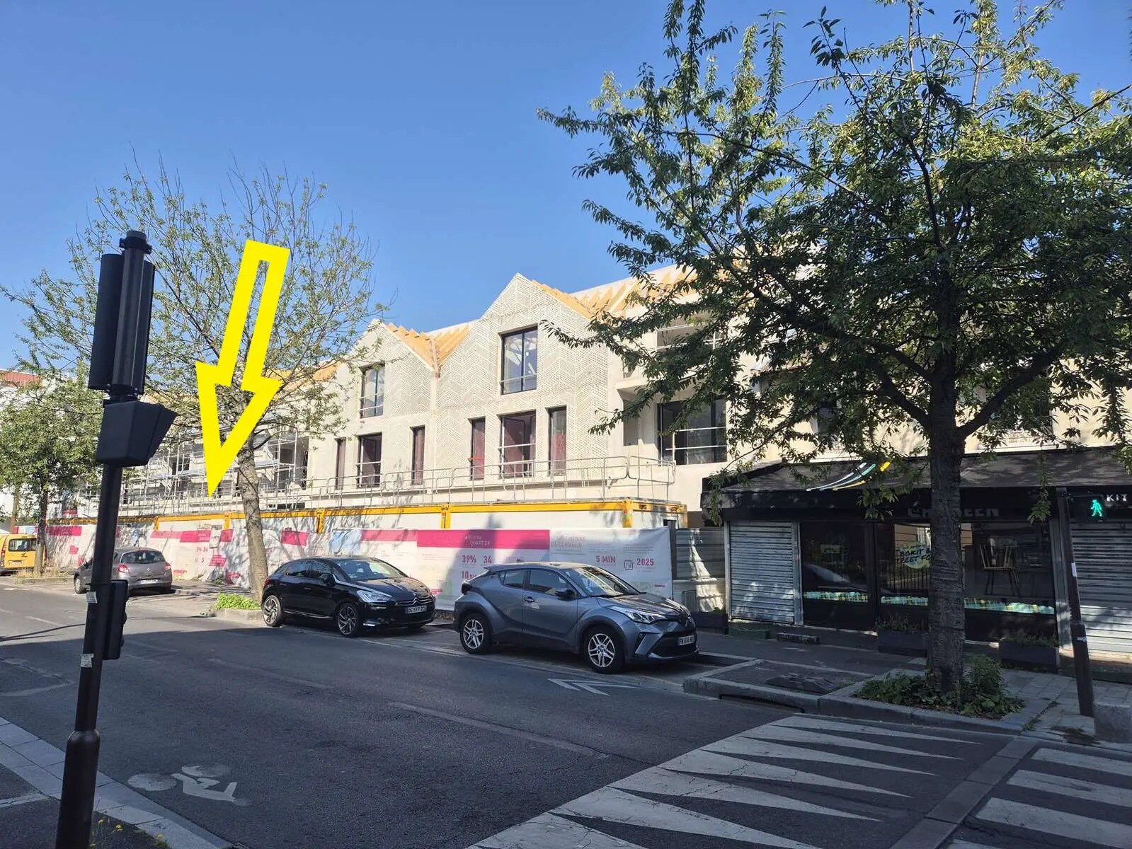 Retail in Orly to rent Building Photo- Image 1 of 4