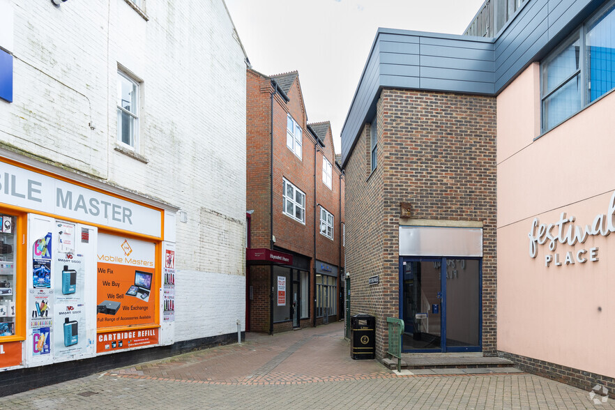 1-3 Potters Walk, Basingstoke to rent - Building Photo - Image 3 of 3