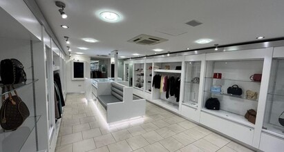 Burnett Rd, Sutton Coldfield to rent Interior Photo- Image 1 of 3