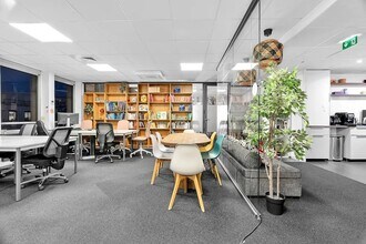 58 Avenue Charles De Gaulle, Neuilly-sur-Seine to rent Interior Photo- Image 1 of 6