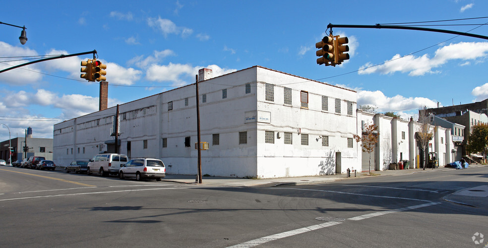 69 2nd Ave, Brooklyn, NY for sale - Primary Photo - Image 1 of 1