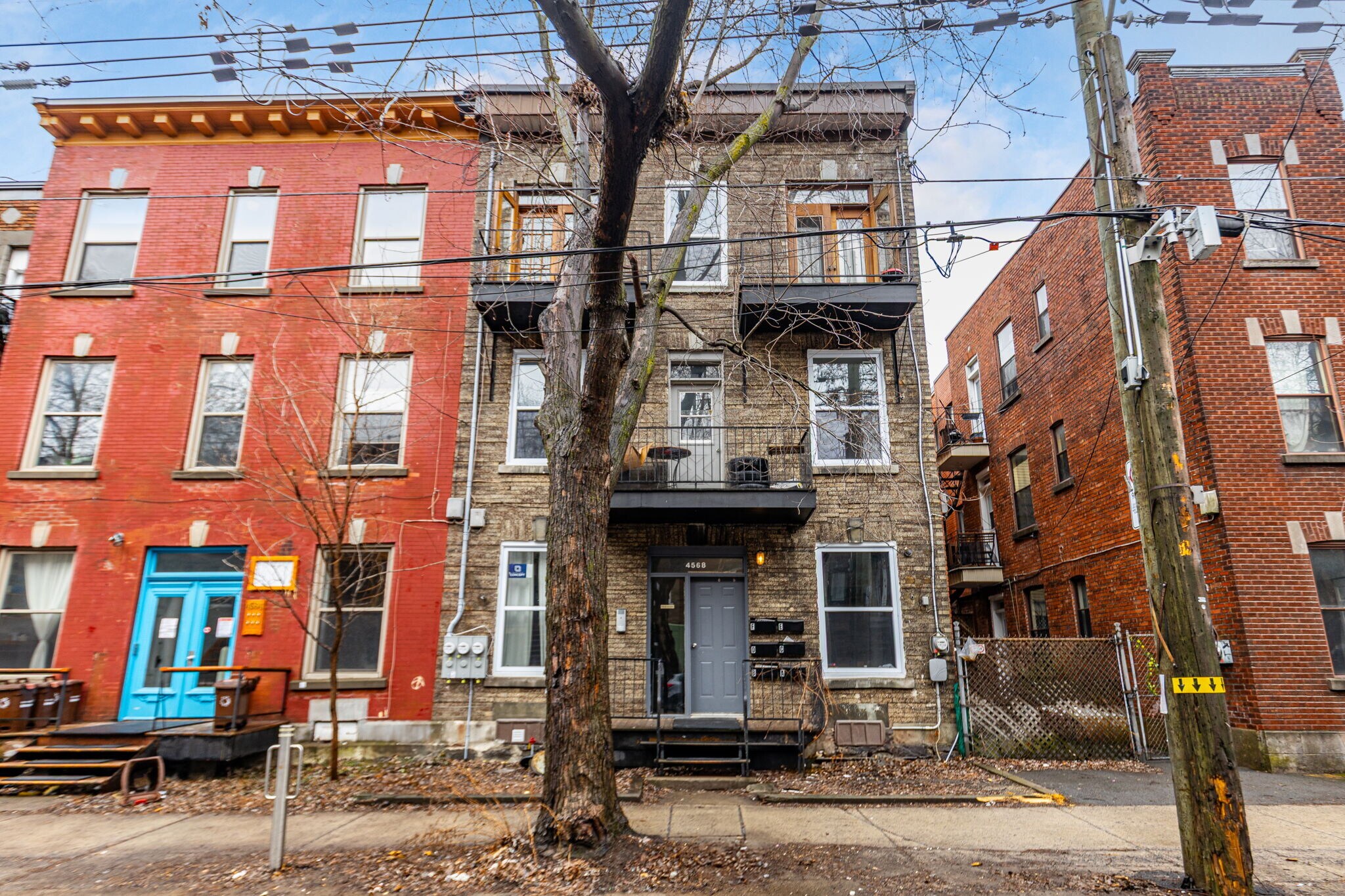 4568 Rue Boyer, Montréal, QC for sale Primary Photo- Image 1 of 1