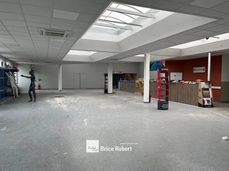 635 R Pierre Et Marie Curie, La Ravoire for sale - Interior Photo - Image 2 of 6