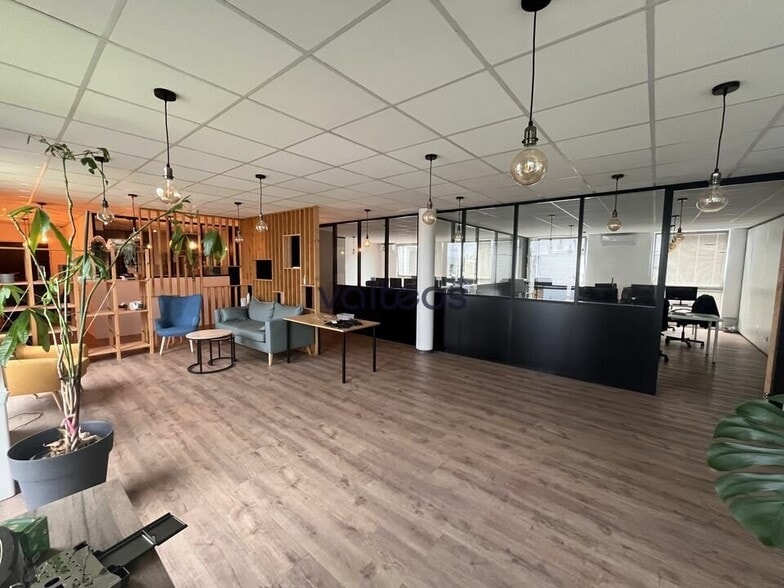 3547 Route De Baziège La Lauragaise, Labège for sale - Interior Photo - Image 2 of 10