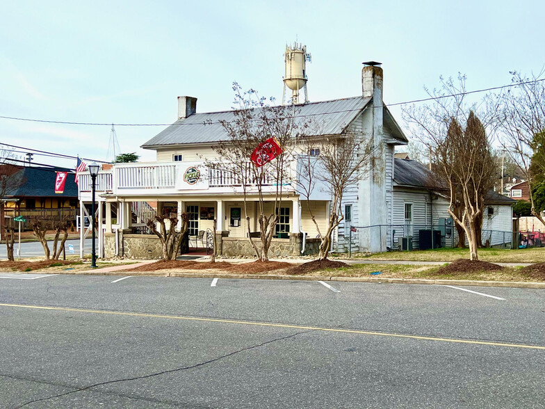 103 N Holland St, Dallas, NC for sale - Building Photo - Image 1 of 9