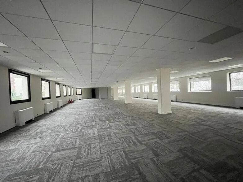 Office in Lyon to rent - Interior Photo - Image 1 of 14