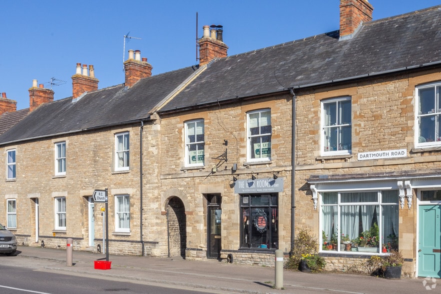 4 Dartmouth Rd, Olney to rent - Building Photo - Image 3 of 17