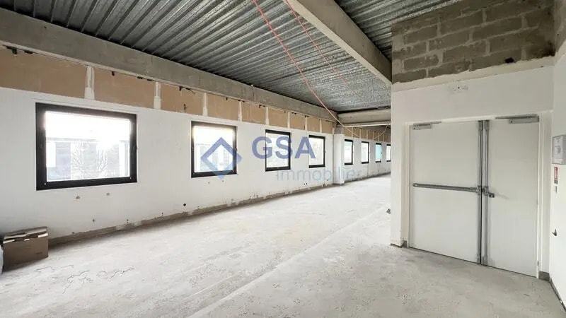 Office in Lisses to rent - Interior Photo - Image 2 of 6