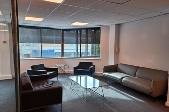 91-99 High St, Banstead to rent Interior Photo- Image 2 of 4