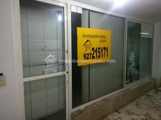 Retail in Cáceres, Cáceres to rent Building Photo- Image 1 of 3