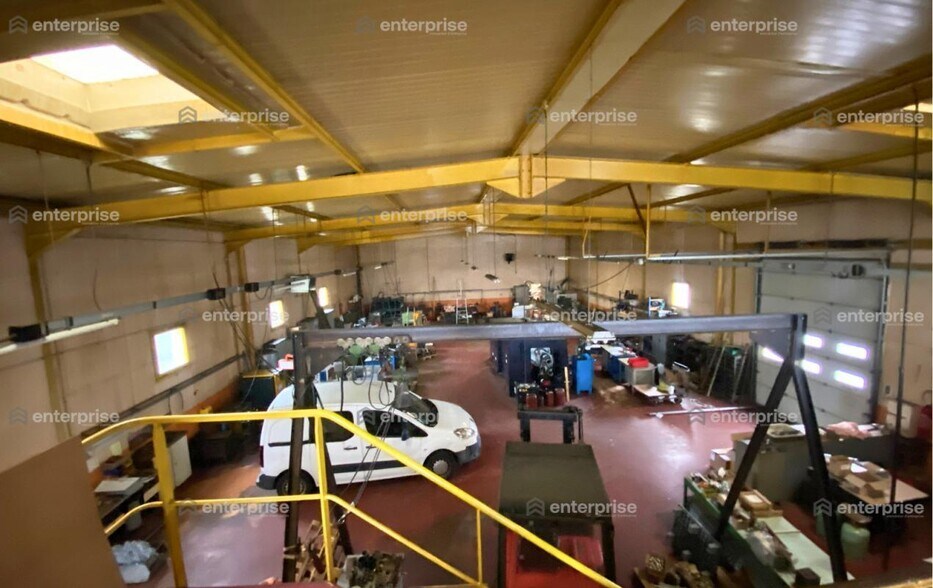 Light Industrial in Saint-Maximin for sale - Interior Photo - Image 2 of 3