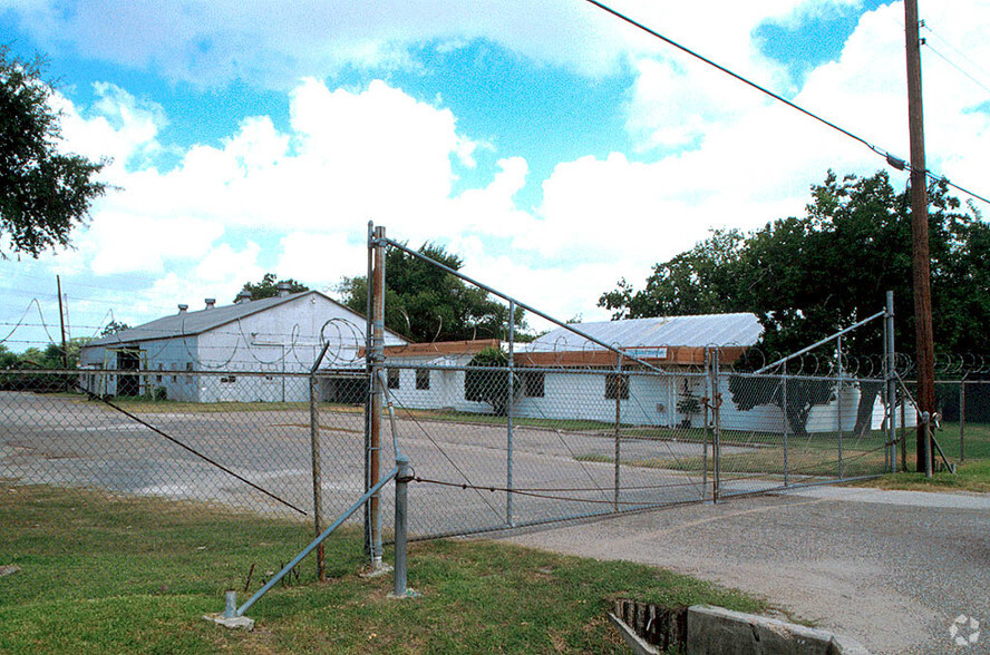 4000 Cedar Crest St, Houston, TX for sale - Building Photo - Image 1 of 1