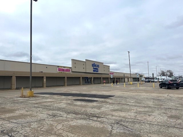 7325-7333 W 79th St, Bridgeview, IL for rent - Building Photo - Image 2 of 10