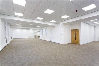 13 Bond Ct, Leeds to rent Interior Photo- Image 1 of 2