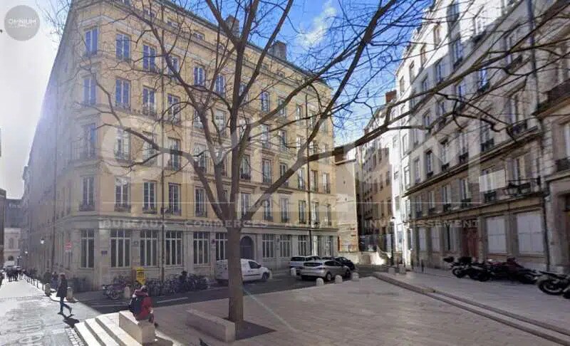 Location Bureaux 232 m² - Photo 1