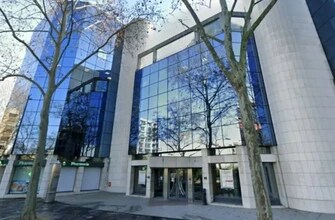 Light Industrial in Lyon to rent Building Photo- Image 1 of 2