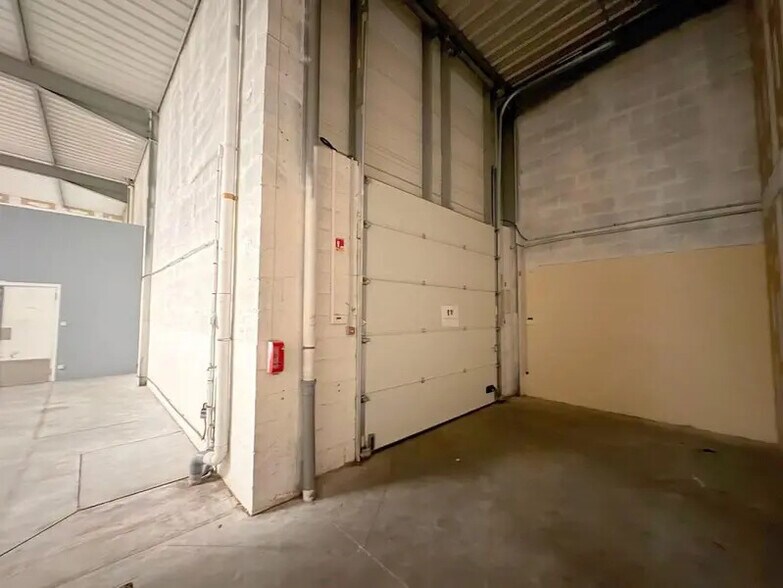 Industrial in Argenteuil to rent - Interior Photo - Image 3 of 10