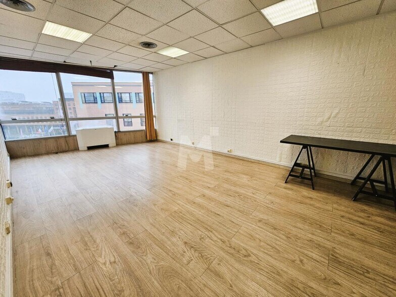 Office in Évry-Courcouronnes for sale - Building Photo - Image 3 of 16
