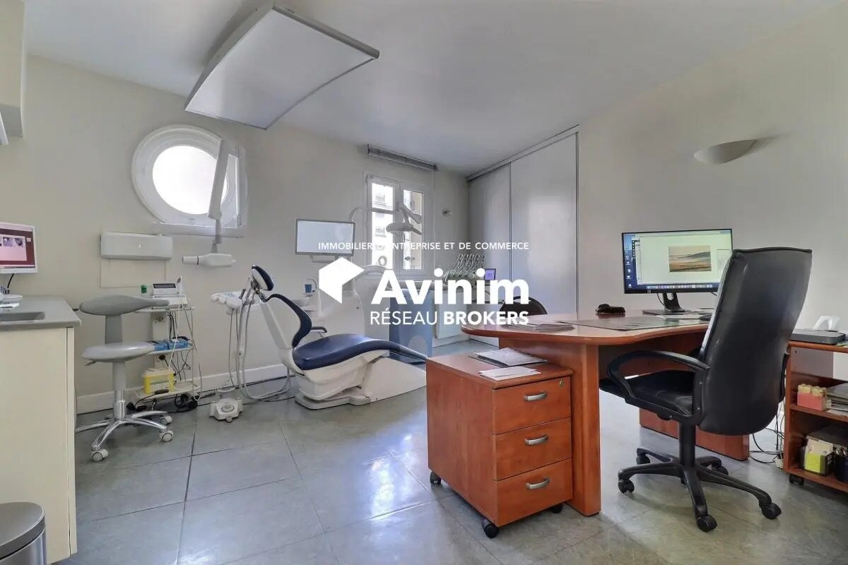 Light Industrial in Colombes for sale Interior Photo- Image 1 of 5